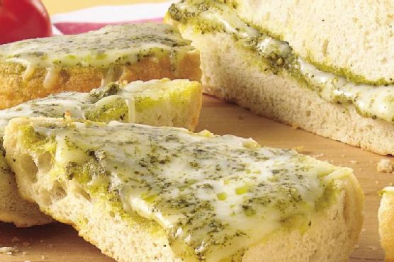 Grilled Pesto-Cheese Bread
