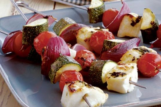 Halloumi kebabs with thyme & lemon baste