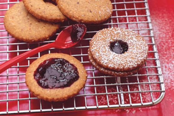 Hazelnut Linzer Cookies with Blackberry Jam