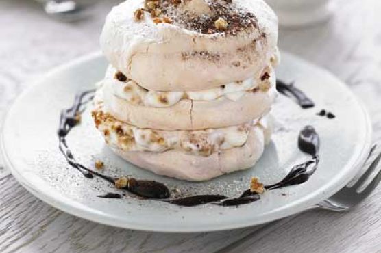 Hazelnut meringues with hazelnut praline & chocolate sauce