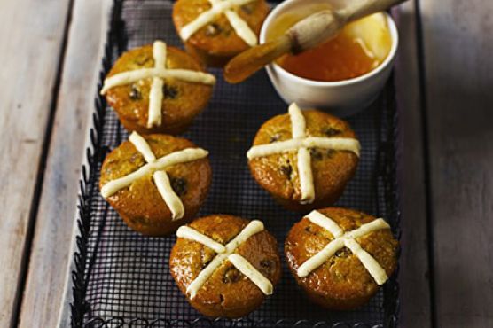 Hot cross bun cupcakes