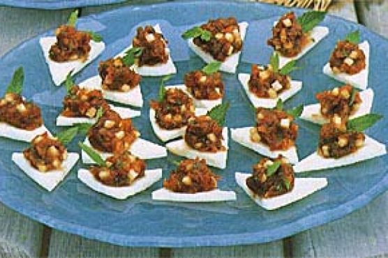 Jícama-Date Canapes