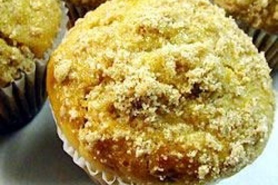 Jumbo Fluffy Walnut Apple Muffins