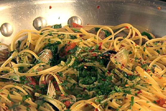 Linguine with Clams (Linguine con le Vongole)