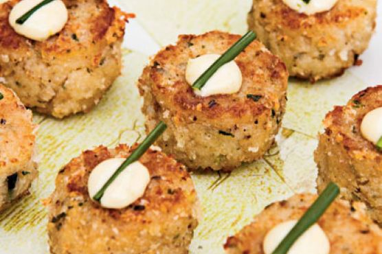 Maine Crab Cakes with Lime Aïoli