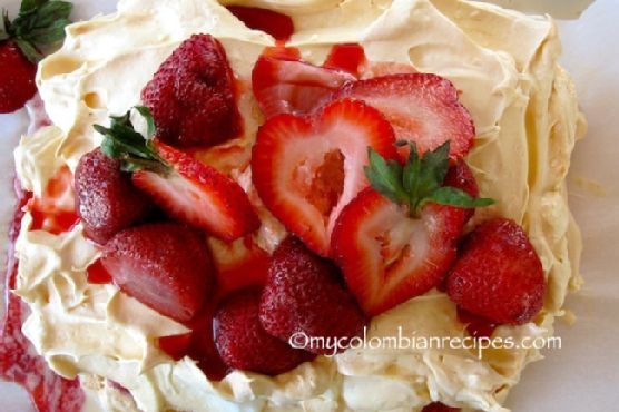 Merengón de Fresas (Colombian Strawberry Meringue Dessert)