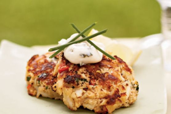 Mini Crab Cakes with Herbed Aioli