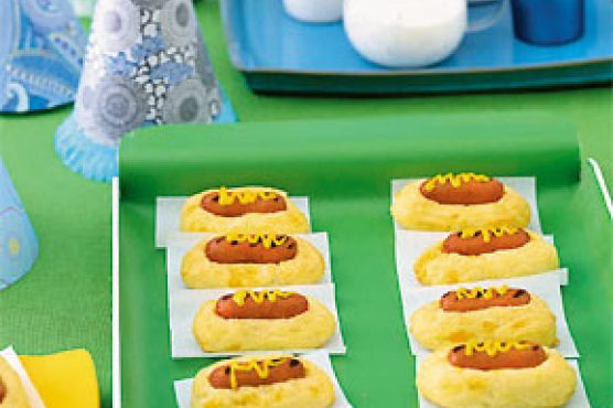Mini Hot Dogs in Cheddar Buns