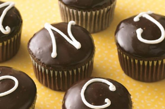 Monogrammed Cream-Filled Cupcakes