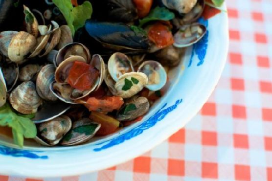 Mussels & Clams in White Wine {Cozze e Vongole}