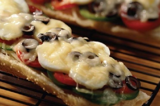 Niçoise French Bread Pizza