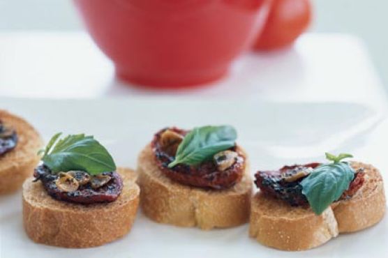 Oven-Dried Tomato on Toast Rounds
