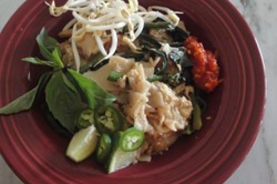 Pad See Ew (Thai Noodles with Beef and Broccoli)
