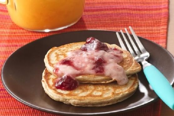 Pancakes with Yogurt Topping