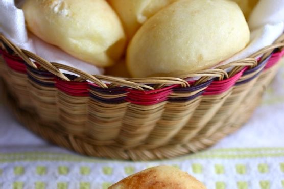 Pandebono (Colombian Cheese bread)