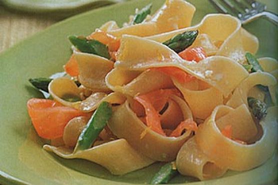 Pappardelle in Lemon Cream Sauce with Asparagus and Smoked Salmon