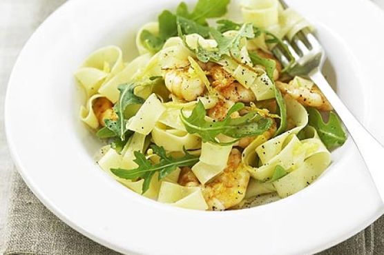 Pasta with lemon butter prawns