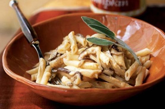 Pasta with Mushrooms and Pumpkin-Gorgonzola Sauce