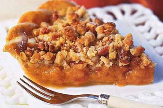 Peaches-and-Cream Streusel Pie