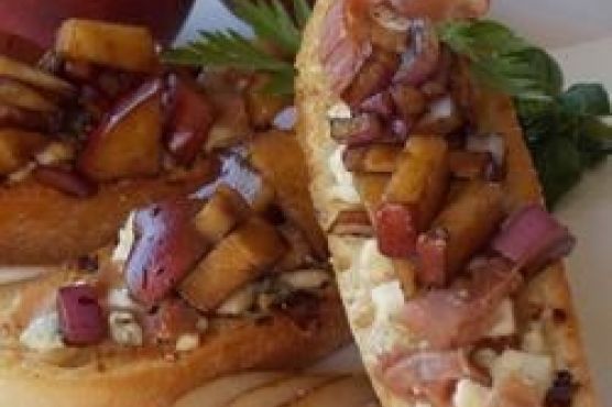 Pear and Prosciutto Bruschetta