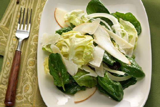 Pear and Spinach Salad with Parmesan Vinaigrette