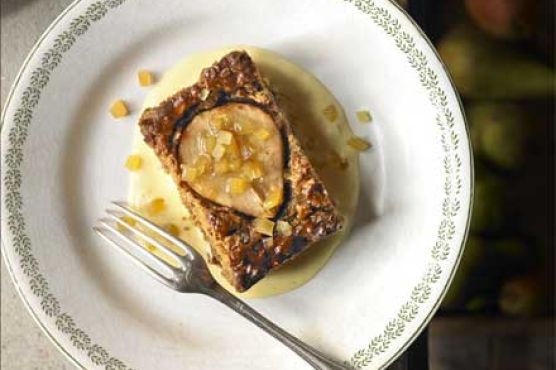 Pear parkin pudding with custard