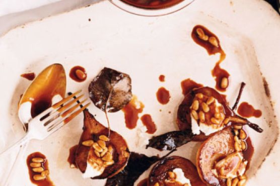 Pears in Honey and Pine Nut Caramel with Artisanal Cheese