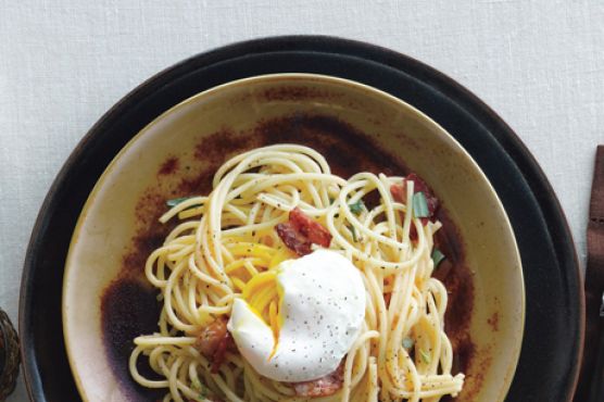Peppery Pasta Carbonara with Poached Egg