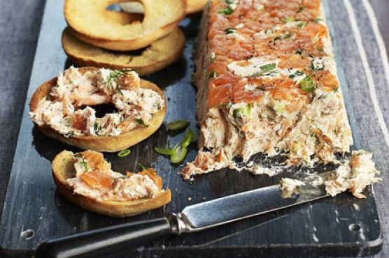Poached & smoked salmon pâté with bagel toasts