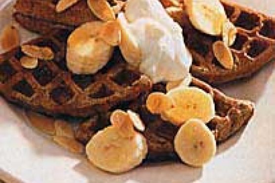 Power Waffles with Yogurt, Bananas and Almonds