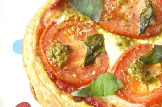 Puff Pizza Pie with Pesto
