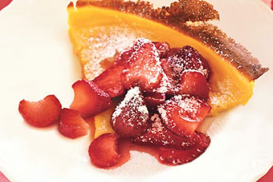 Puffed Pancake with Strawberries