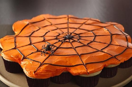 Pull-Apart Spiderweb Cupcakes