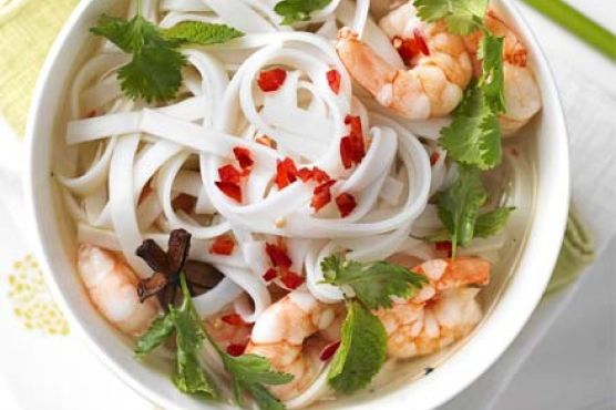 Quick prawn noodle soup