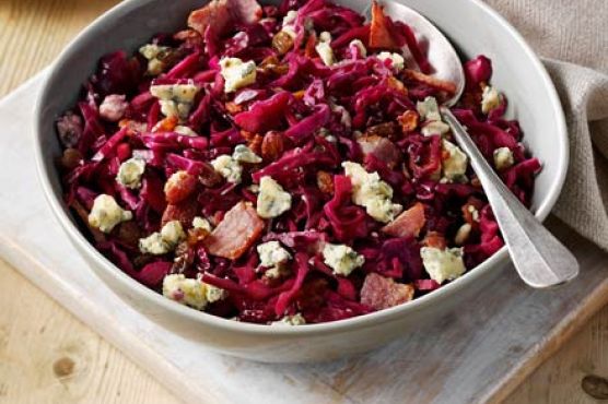 Red cabbage salad