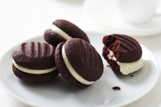 Red velvet melting moments