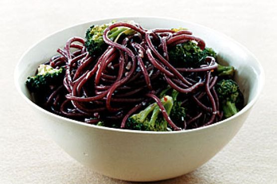 Red-Wine Spaghetti with Broccoli