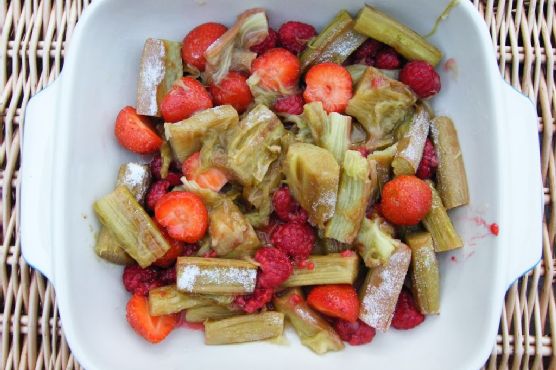 Rhubarb & Berry Crumble
