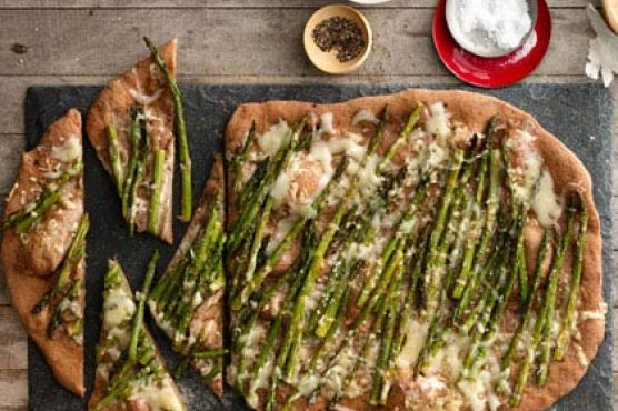 Roasted Asparagus and Fontina Pizza