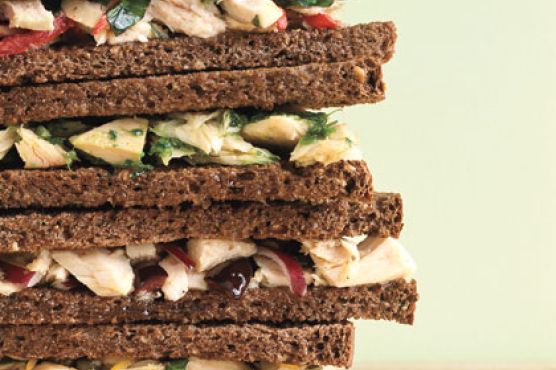 Roasted Red Peppers and Basil Tuna Sandwich
