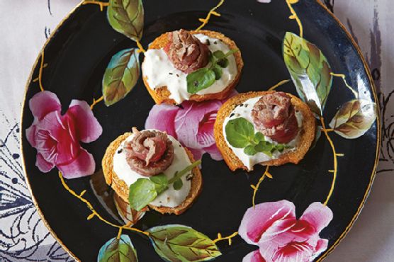 Rose Beef Bites with Horseradish Cream