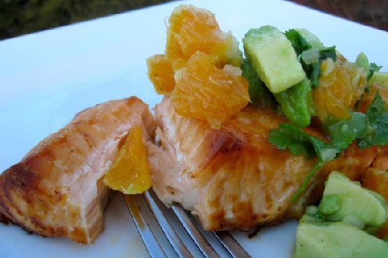 Salmon con Salsa de Mandarina y aguacate (Salmon with Tangerine and Avocado Salsa)