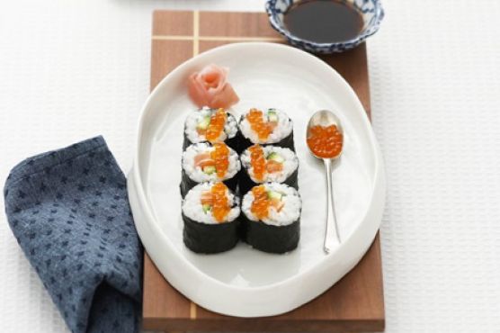 Salmon & cucumber sushi rolls