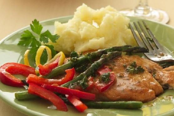 Sautéed Turkey Cutlets with Asparagus and Red Bell Peppers