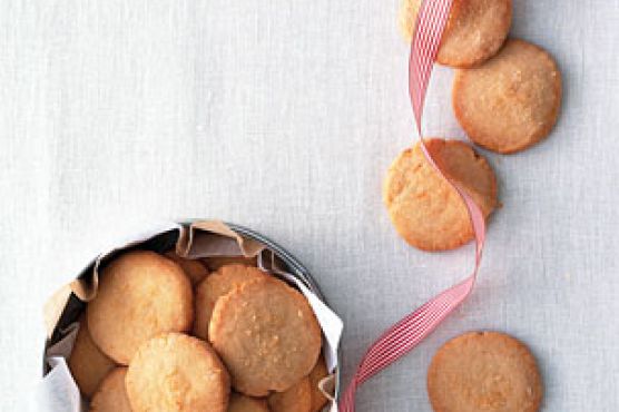 Savory Parmesan Shortbread Rounds