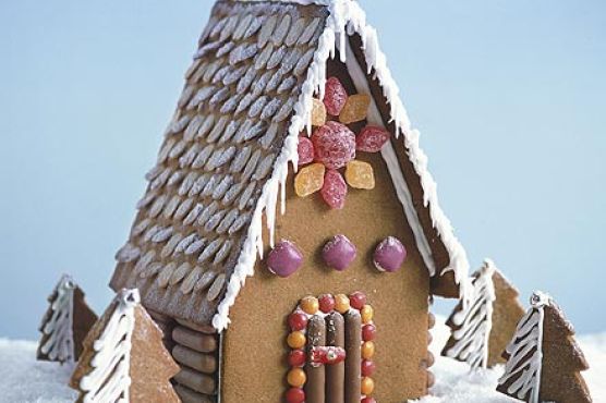 Simple gingerbread house