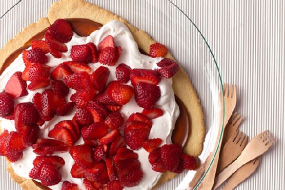 Simple Strawberry Dulce de Leche Shortbread Tart
