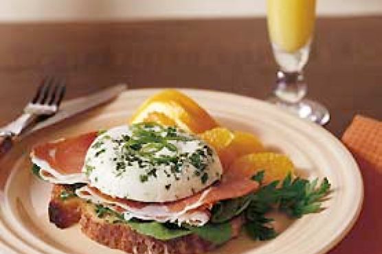 Skillet Poached Eggs with Prosciutto