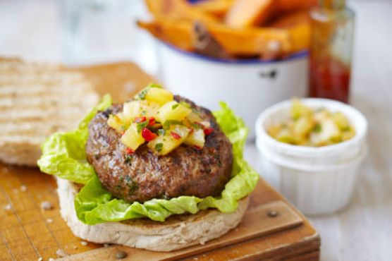 Skinny Thai burgers with sweet potato chips & pineapple salsa