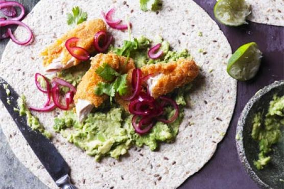 Smashed avocado with crispy chicken, pickled onions & tortillas